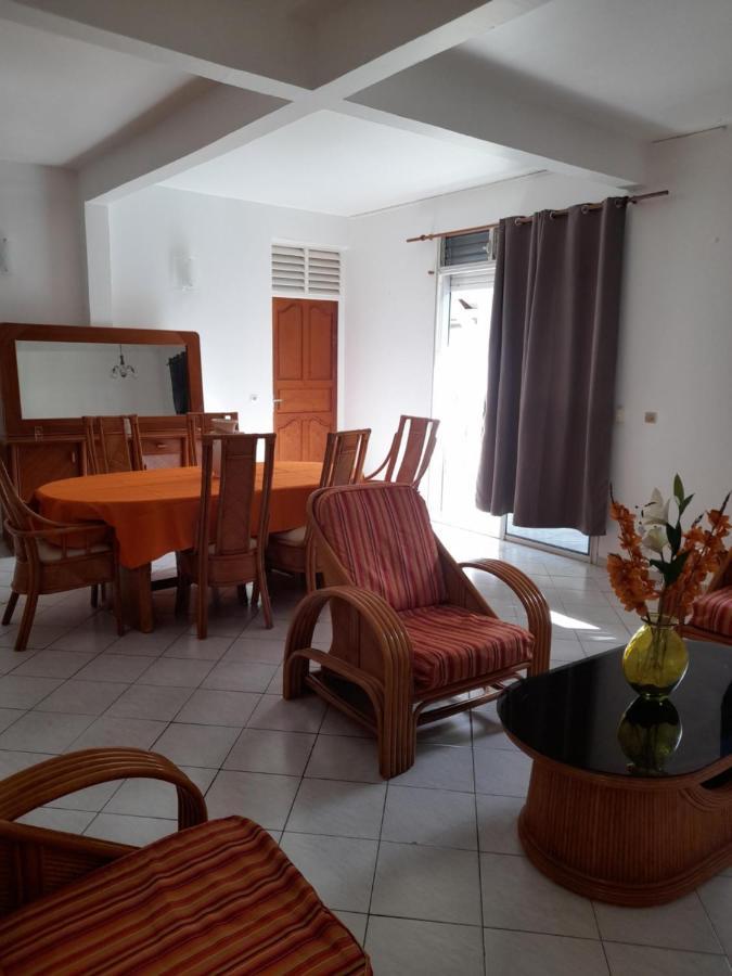 Chez Lucile Et Gilbert Apartamento Bouillante Exterior foto